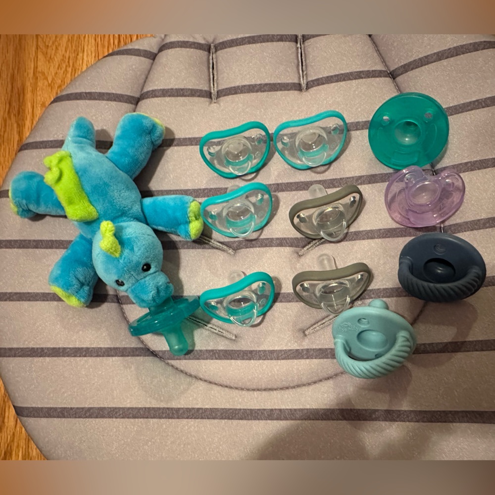 EUC Wubanub, Nanobebe, Phillips Avent, and Itzy Ritzy pacifiers
